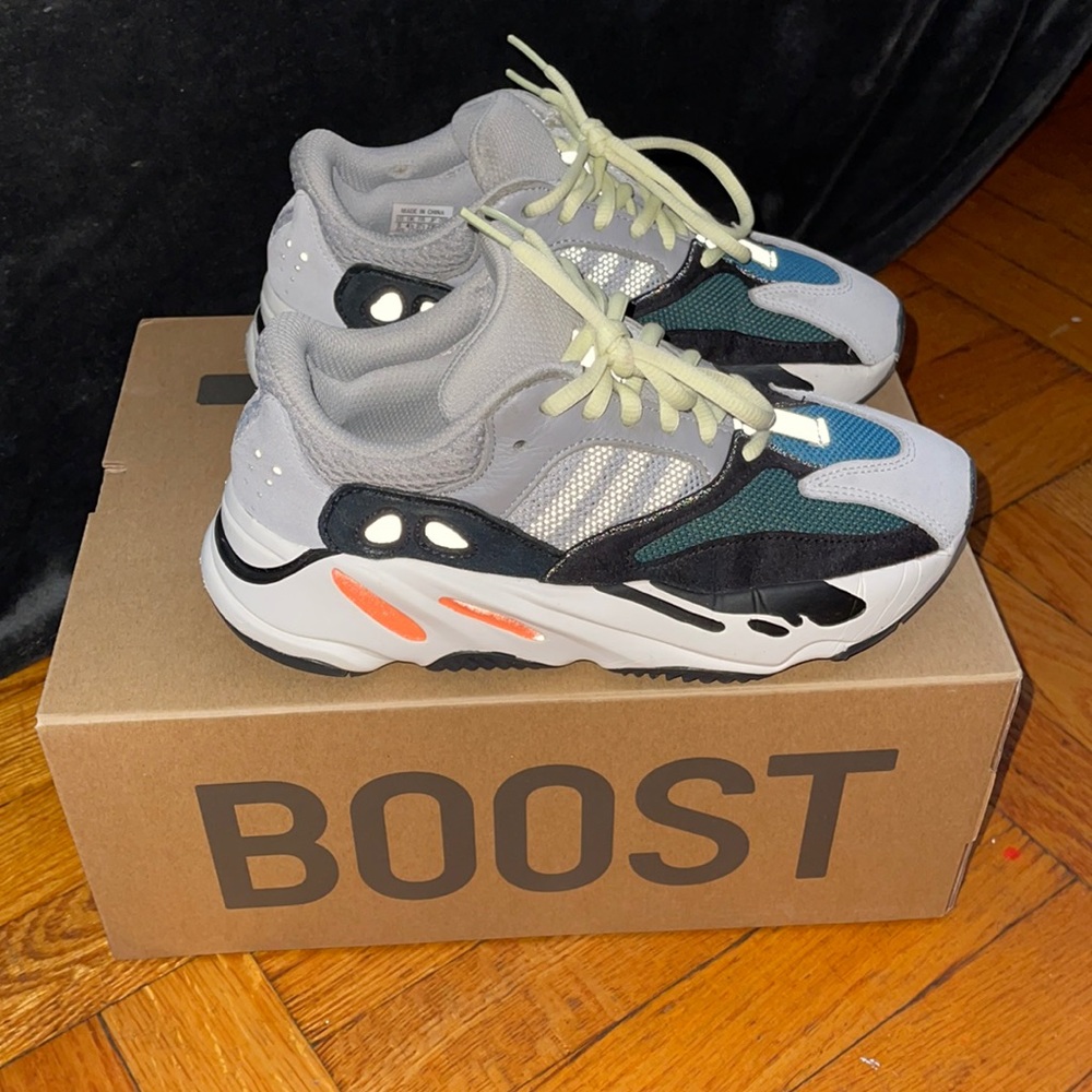 Adidas Yeezy boost 700